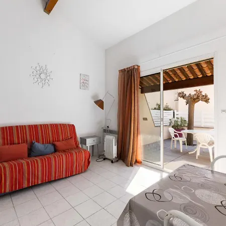 Будинок відпочинку 1 Bedroom And Mezzanine Apartment For 6 *