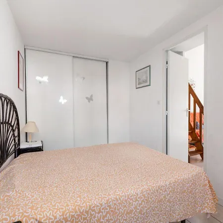 1 Bedroom And Mezzanine Apartment For 6 Будинок відпочинку *