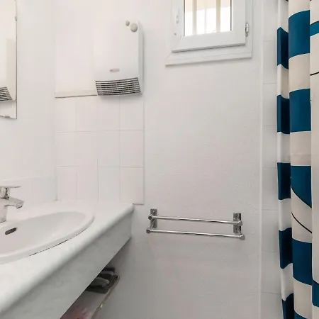 1 Bedroom And Mezzanine Apartment For 6 Будинок відпочинку *